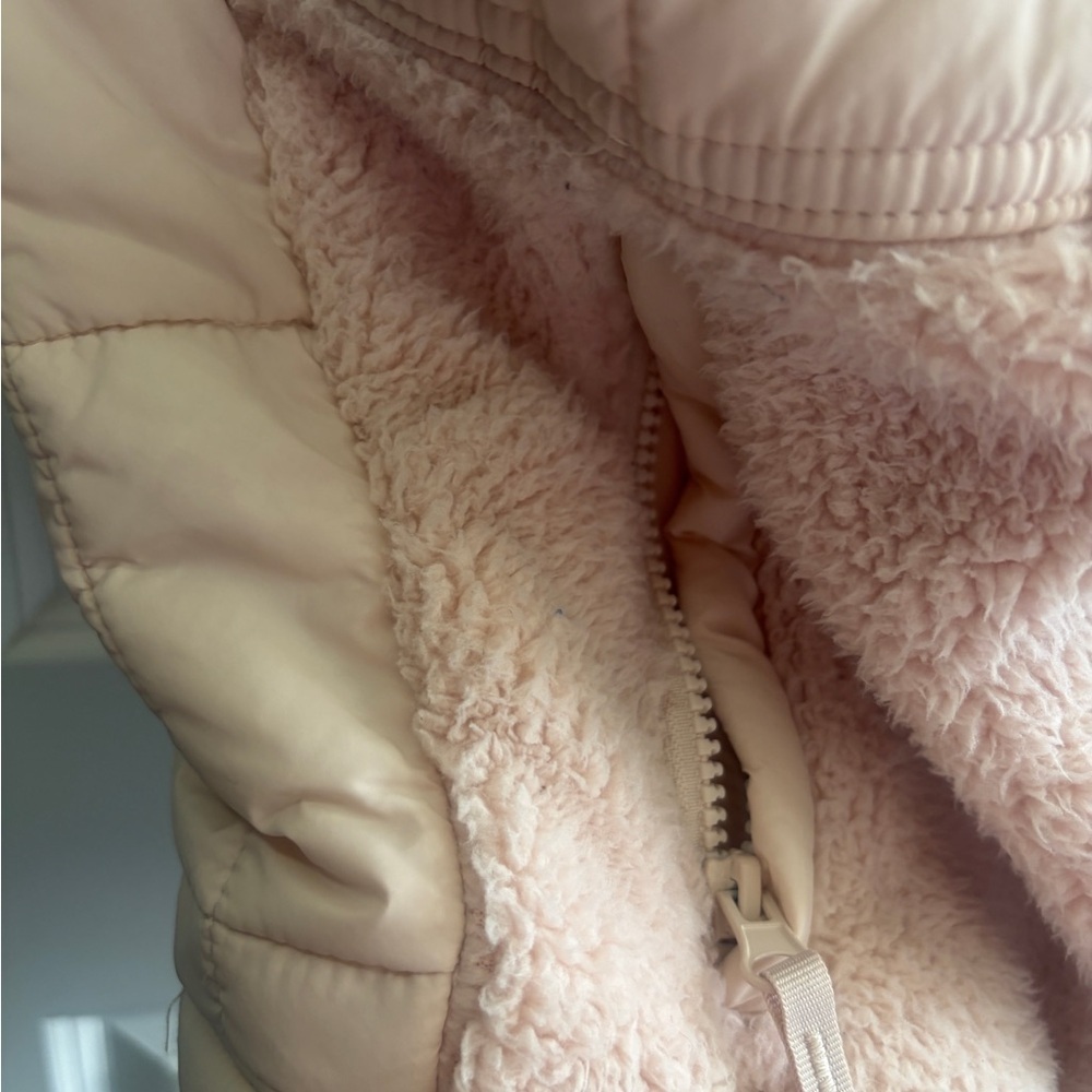 Beautiful JoyLab size M Light Peachy Pink Sherpa-Lined Puffer Vest. Quilted. - Picture 6 of 9